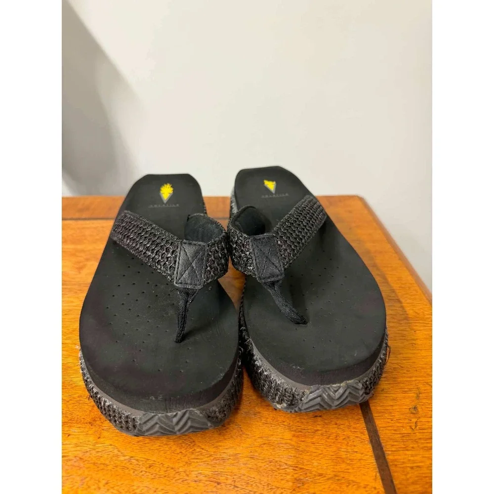 Volatile Black Platform Flip Flops Chunky Wedge Woven Strap Sandals Womens 9.5in